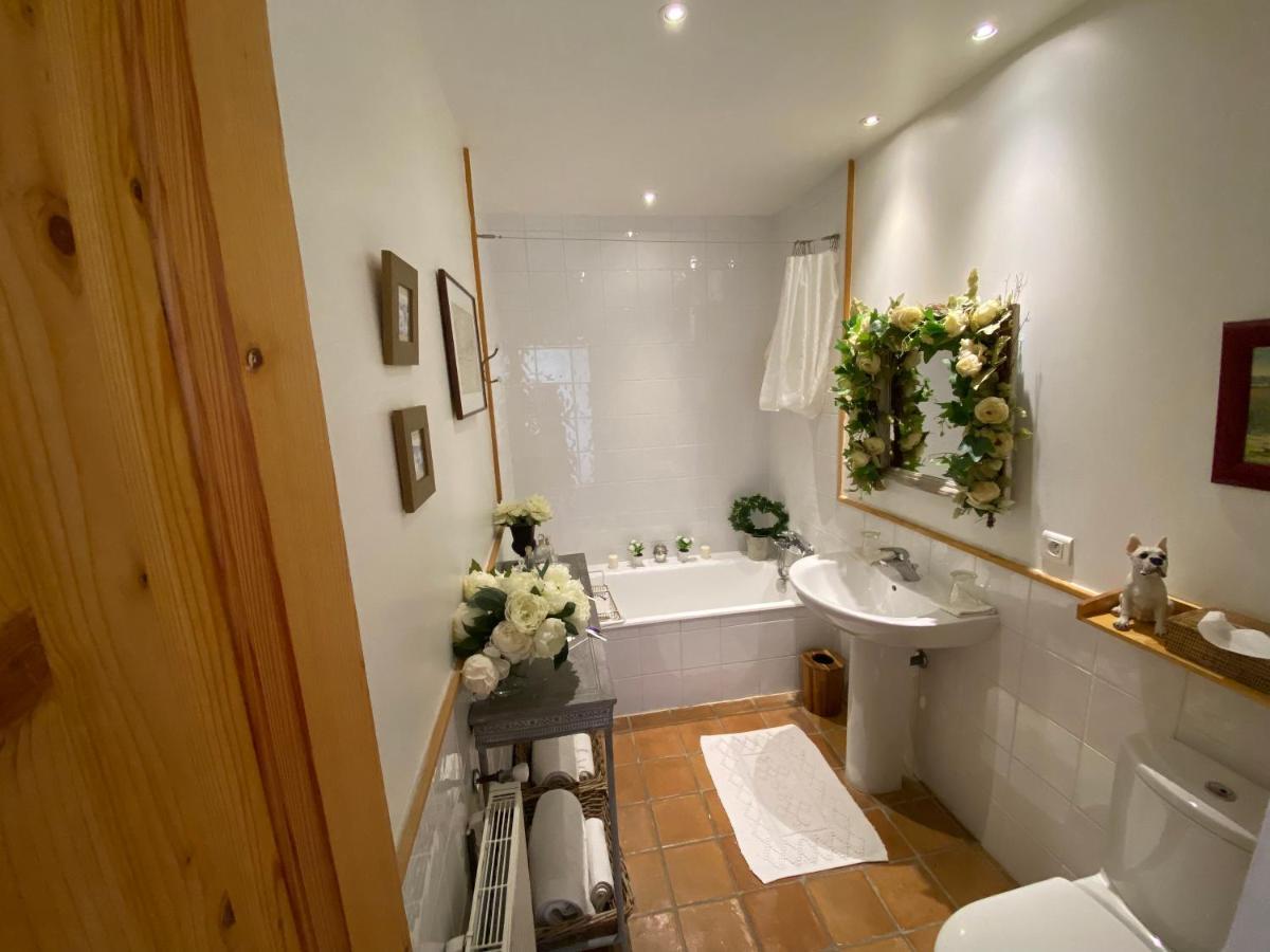 La Ferme De Gigognan Bed & Breakfast Avignon Bagian luar foto