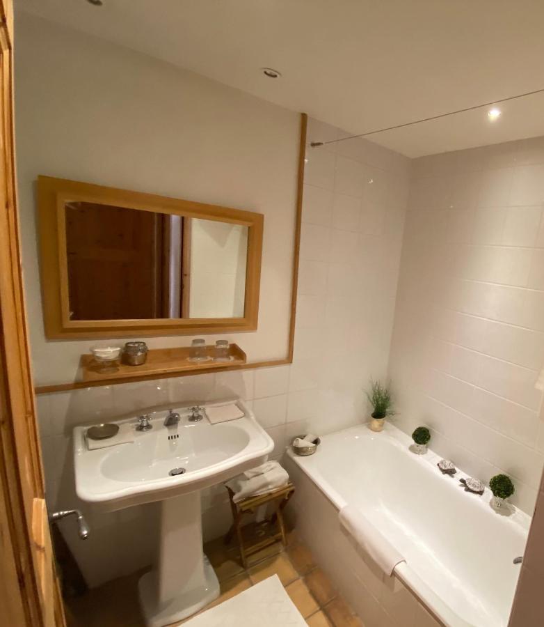 La Ferme De Gigognan Bed & Breakfast Avignon Bagian luar foto