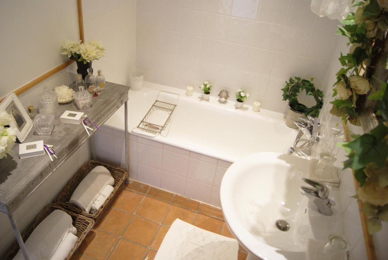 La Ferme De Gigognan Bed & Breakfast Avignon Bagian luar foto